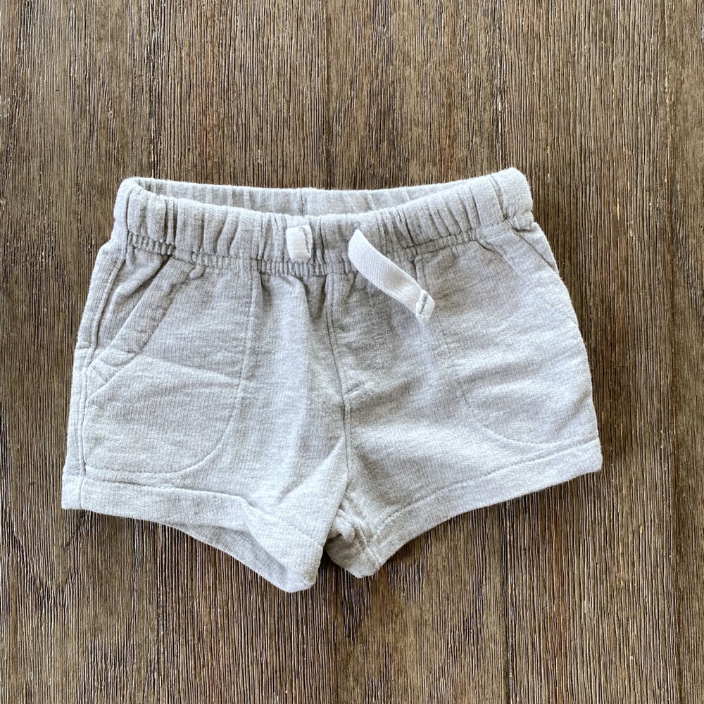 4/$20 Carter’s baby shorts 3 month